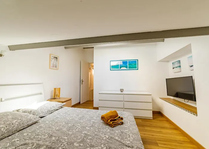 T3 De Tourisme Voltaire Hyères